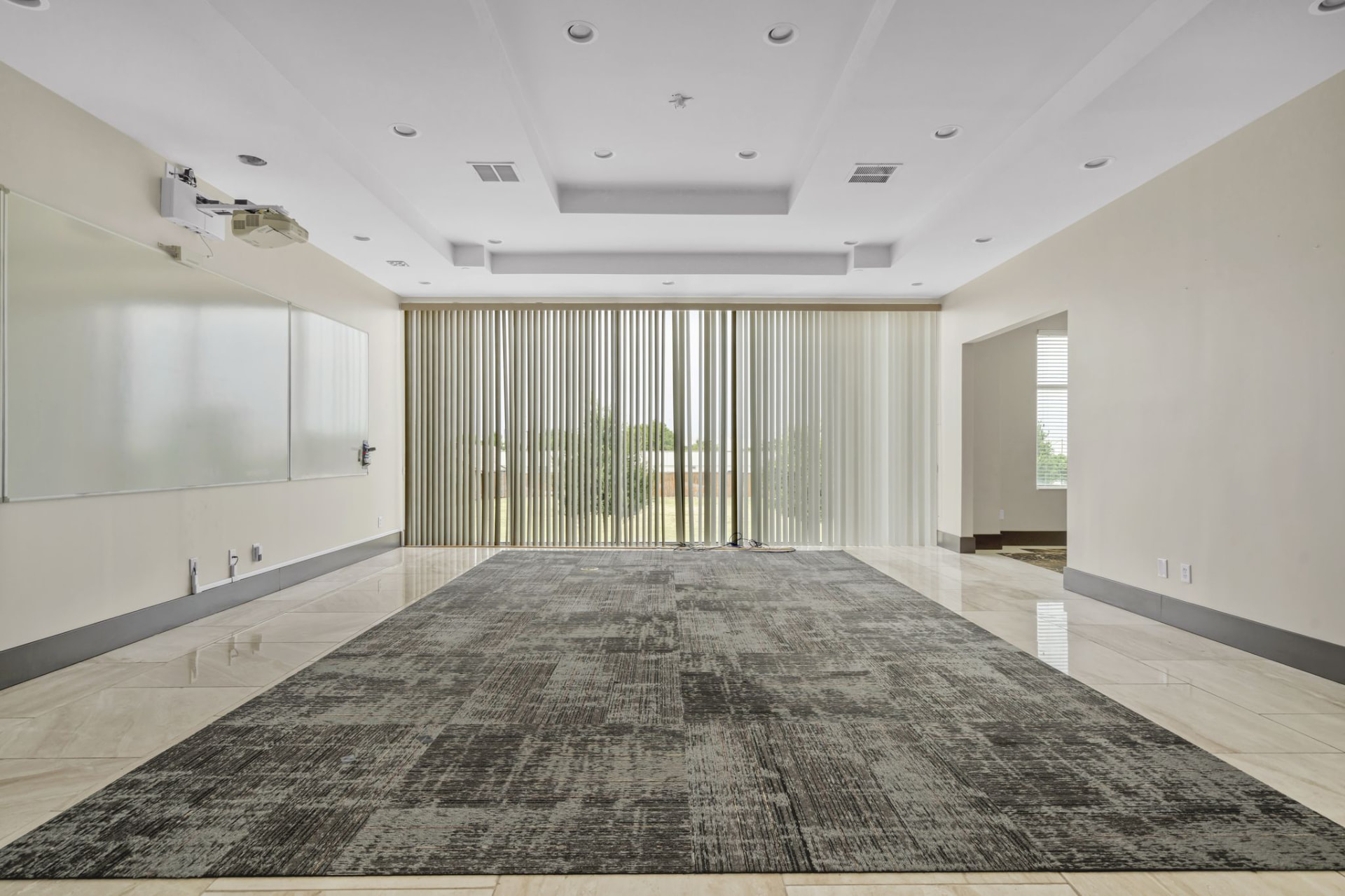 Window-Lined Floor Plates