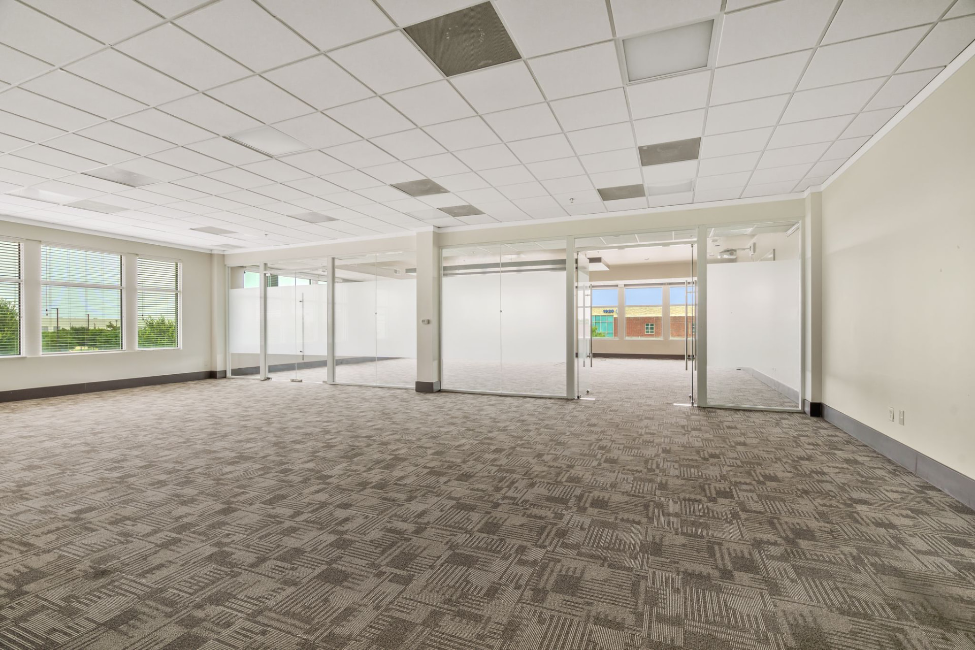 Open floor plate with glass conference rooms